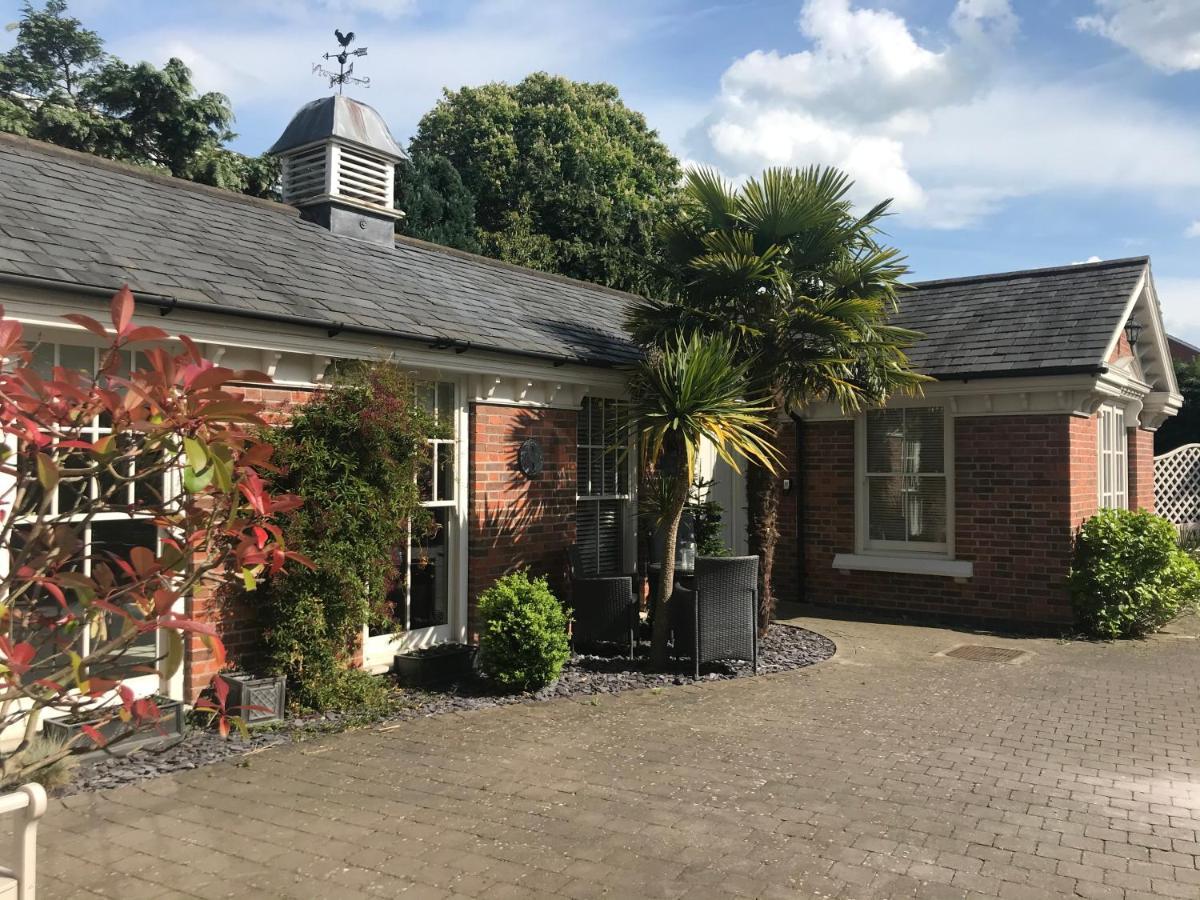 The Lodge At The Cedars Stourbridge Exterior photo