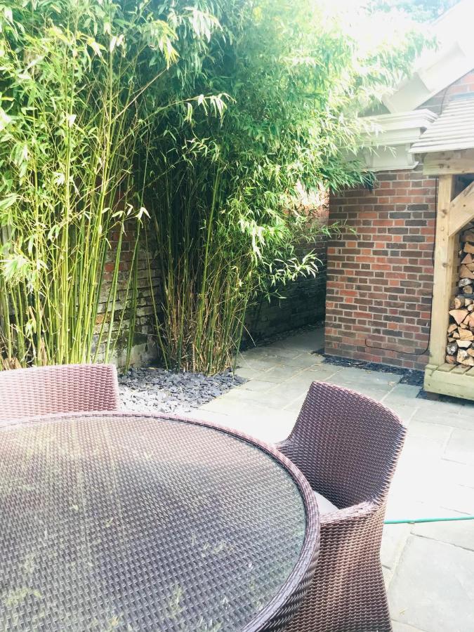 The Lodge At The Cedars Stourbridge Exterior photo
