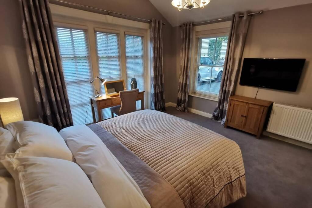 The Lodge At The Cedars Stourbridge Exterior photo